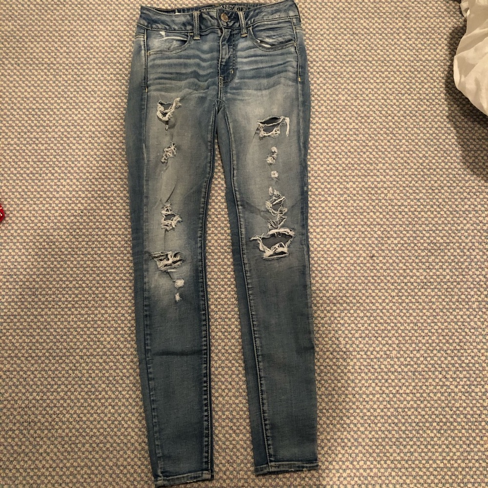 American eagle distressed woman’s jeans